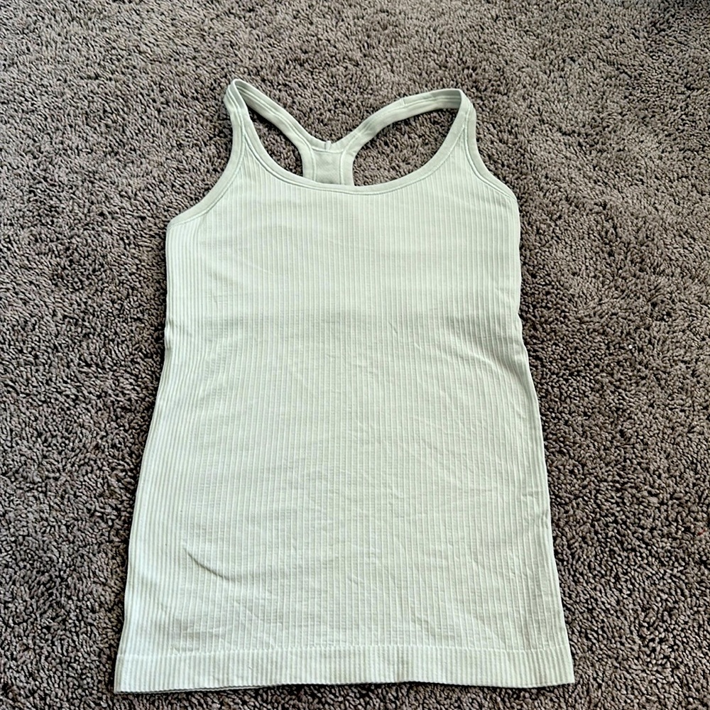 Lululemon ebb to street, pale green, size 6